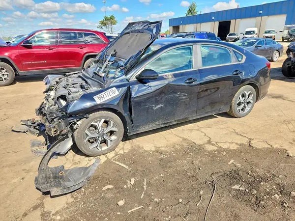 3KPF24AD2ME393316 Kia Forte 2021 — uszkodzenie Przód, zdjęcie przed naprawą