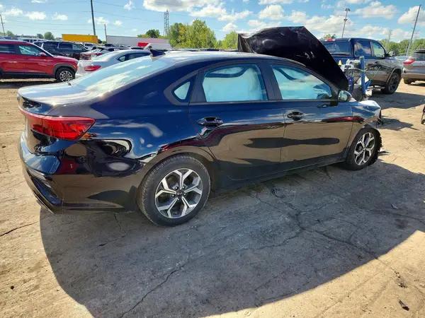 3KPF24AD2ME393316 — 2021 Kia Forte, zdjęcie 3 z Copart, Przód