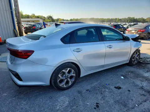 3KPF24AD0ME338346 — 2021 Kia Forte, фото 3 с аукциона Copart 22.10.2026, ПЕРЕДНЯЯ ЧАСТЬ