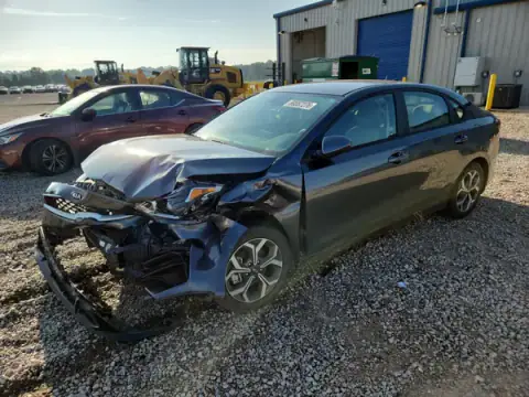 3KPF24AD0ME395064 Kia Forte 2021 — Front end damage, before-repair photo