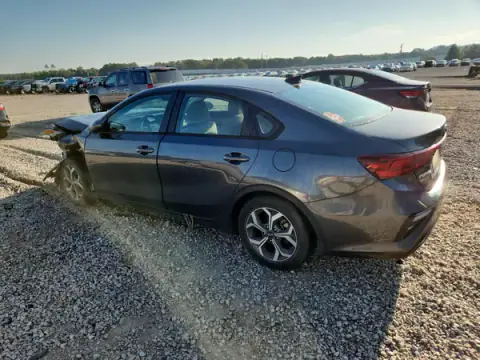 3KPF24AD0ME395064 — 2021 Kia Forte, фото 2 с аукциона Copart, ПЕРЕДНЯЯ ЧАСТЬ