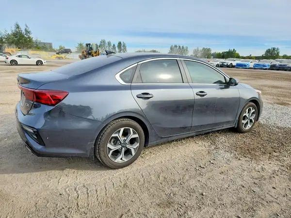 3KPF54AD7ME367088 — 2021 Kia Forte, photo 3 from Copart 01.10.2026, Hail