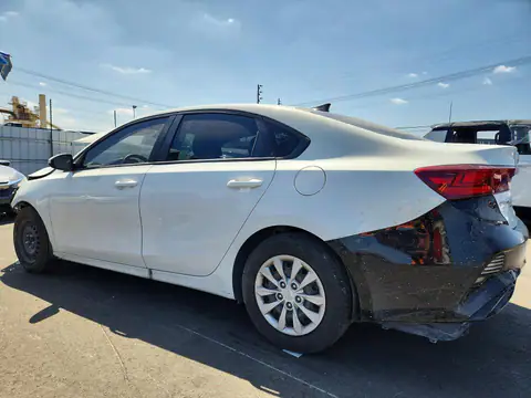3KPF24AD6ME289542 — 2021 Kia Forte, zdjęcie 2 z Copart 30.09.2026, Przód