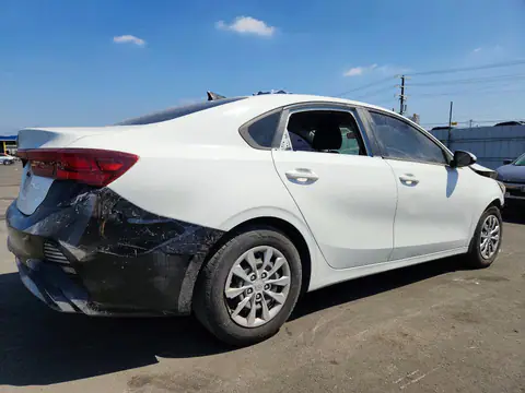 3KPF24AD6ME289542 — 2021 Kia Forte, zdjęcie 3 z Copart 30.09.2026, Przód