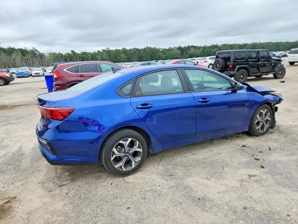 3KPF24AD1ME266606 — 2021 Kia Forte, zdjęcie 3 z Copart, Przód