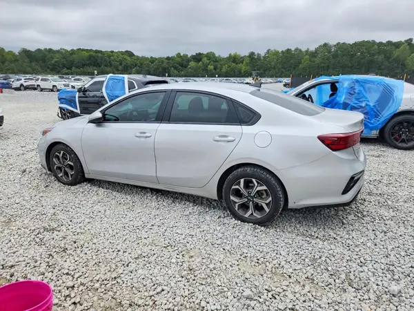 3KPF24AD9ME323862 — 2021 Kia Forte, фото 2 с аукциона Copart, Передняя часть