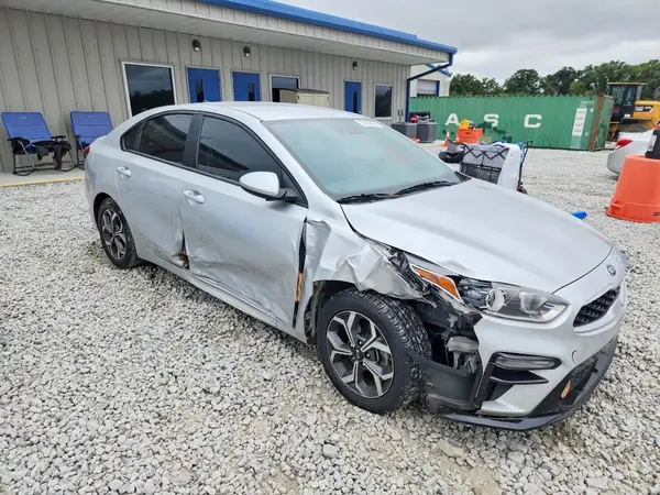 3KPF24AD9ME323862 — 2021 Kia Forte, фото 4 с аукциона Copart, Передняя часть