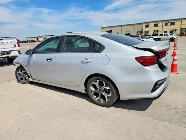 3KPF24AD3ME334288 — 2021 Kia Forte, фото 2 с аукциона Copart 08.10.2026, Передняя часть