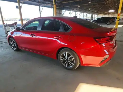 3KPF24AD2RE793447 — 2024 Kia Forte, foto 2 de Copart, Inundación