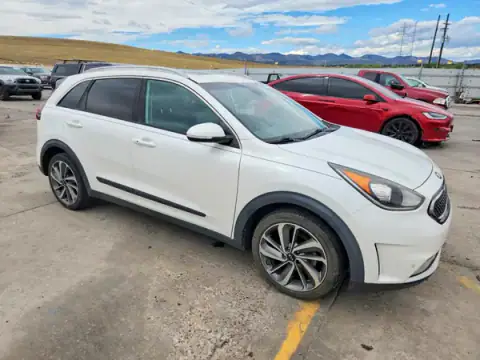 KNDCE3LC4H5049898 — 2017 Kia NIRO, foto 4 de Copart, Daños en los bajos
