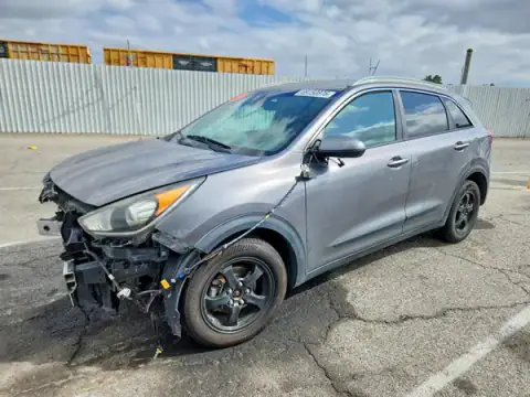 KNDCB3LC8H5095372 — 2017 Kia NIRO, Parte delantera (Front End), fotos antes de reparar