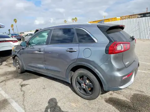 KNDCB3LC8H5095372 — 2017 Kia NIRO, foto 2 de Copart, Parte delantera