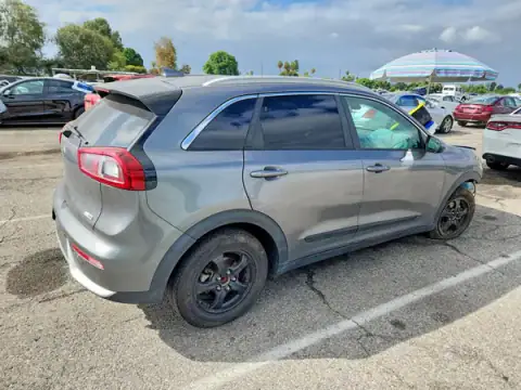 KNDCB3LC8H5095372 — 2017 Kia NIRO, foto 3 de Copart, Parte delantera
