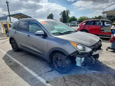 KNDCB3LC8H5095372 — 2017 Kia NIRO, foto 4 de Copart, Parte delantera