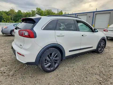 KNDCC3LC7H5058875 — 2017 Kia NIRO, photo 3 from Copart, Front end