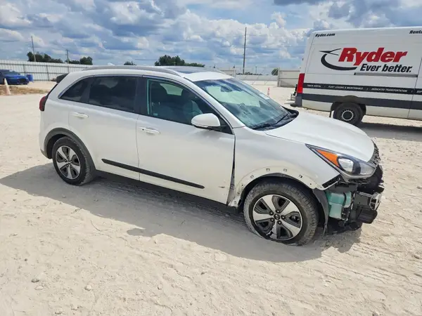 KNDCE3LC2J5129366 — 2018 Kia NIRO, photo 4 from Copart, Front end