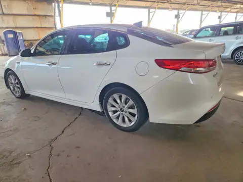 5XXGU4L32GG012675 — 2016 Kia Optima, photo 2 from Copart 14.10.2026, Minor dents and scratches