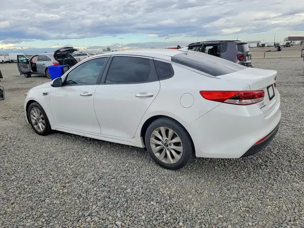 5XXGT4L3XGG017416 — 2016 Kia Optima, photo 2 from Copart 08.10.2026, Minor dents and scratches