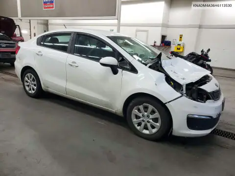 KNADM4A36H6113530 — 2017 Kia Rio, foto 4 de Copart 30.10.2026, Parte delantera