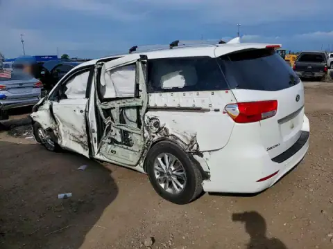 KNDMB5C16H6334569 — 2017 Kia Sedona, foto 2 de Copart 22.09.2026, Lateral
