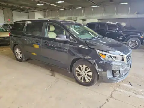 KNDMB5C19H6318236 — 2017 Kia Sedona, photo 4 from Copart 19.10.2026, Front end