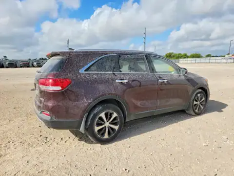 5XYPH4A11HG252075 — 2017 Kia Sorento, photo 3 from Copart, Front end