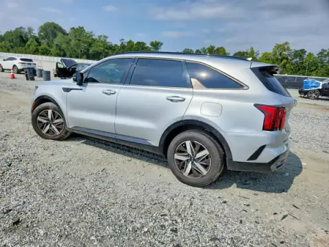 5XYRL4LC6MG008244 — 2021 Kia Sorento, photo 2 from Copart, Front end