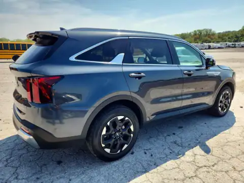 5XYRLDJC0RG276006 — 2024 Kia Sorento, foto 3 de Copart 21.09.2026, Parte delantera