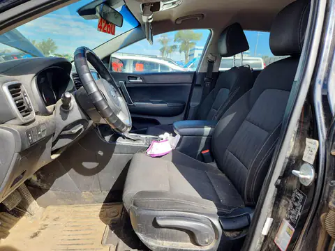 KNDPMCAC8M7915401 — 2021 Kia Sportage, Przód, zdjęć przed naprawą