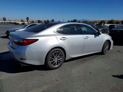 58ABK1GG2HU076789 — 2017 Lexus ES, zdjęcie 3 z Copart 19.10.2026, Przód