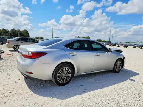 58ABK1GG5JU099649 — 2018 Lexus ES, zdjęcie 3 z Copart 24.09.2026, Przód