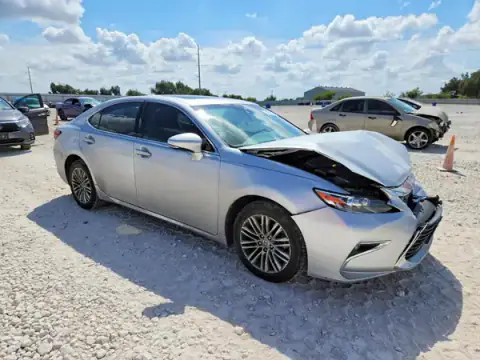58ABK1GG5JU099649 — 2018 Lexus ES, zdjęcie 4 z Copart 24.09.2026, Przód