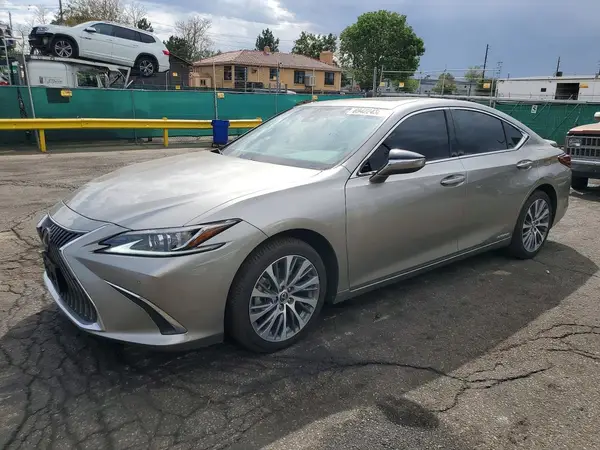 58ADA1C18MU003157 Lexus ES 2021 — Rear end damage, before-repair photo