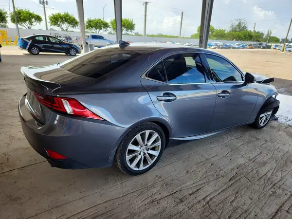 JTHBA1D20G5001233 — 2016 Lexus IS, фото 3 с аукциона Copart 07.10.2026, Передняя часть