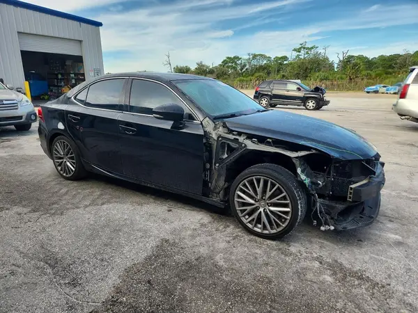 JTHBA1D27G5031362 — 2016 Lexus IS, zdjęcie 4 z Copart, Przód