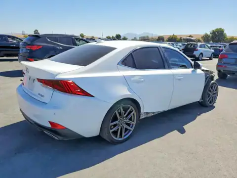 JTHBA1D29J5065004 — 2018 Lexus IS, zdjęcie 3 z Copart, Przód