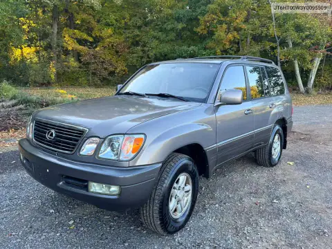JT6HT00W3Y0095509 — 2000 Lexus LX, Minor dents and scratches, before-repair photos