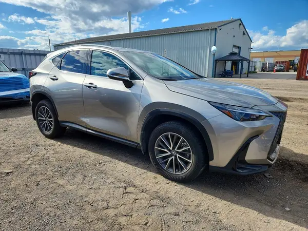 2T2GGCEZ7SC071302 — 2025 Lexus NX, фото 4 с аукциона Copart 08.10.2026, Вандализм