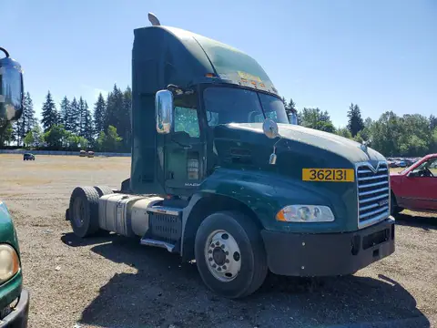 1M1AW01X5HM009439 — 2017 Mack 600, Боковая часть (Side), фото до ремонта