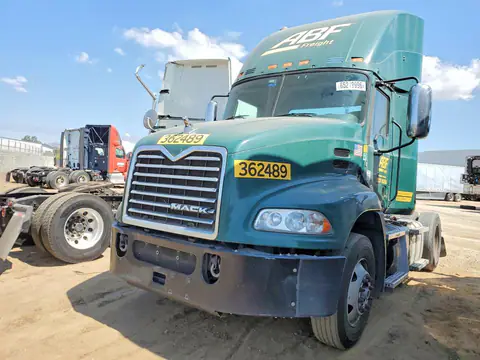 1M1AW01X9HM009797 — 2017 Mack 600, Мелкие вмятины i царапины (Minor Dent/Scratches), zdjęć przed naprawą