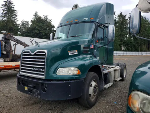 1M1AW01X7JM010629 — 2018 Mack 600, Передняя часть (Front End), фото до ремонта