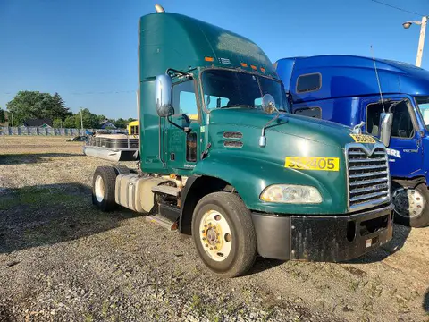 2017 MACK UNKNOWN VIN 1M1AW01XXHM009713 фото 1
