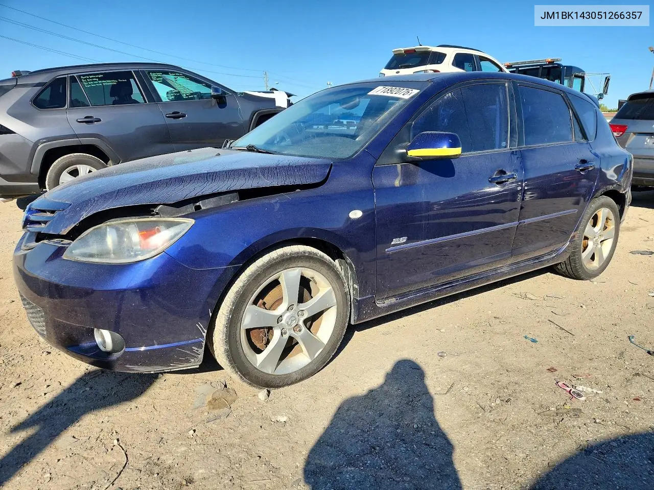 2005 Mazda 3 Hatchback VIN JM1BK143051266357 фото 1