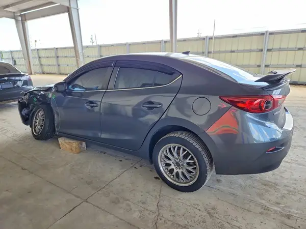 JM1BM1W38G1289394 — 2016 Mazda 3, photo 2 from Copart, Front end
