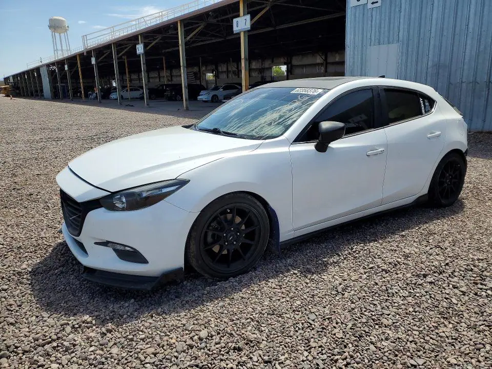 3MZBN1L30JM176838 Mazda 3 2018 — uszkodzenie Tył, zdjęcie przed naprawą