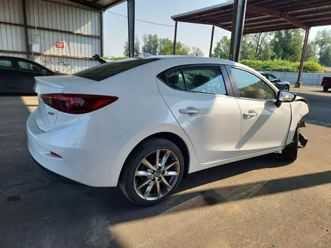 3MZBN1W33JM162959 — 2018 Mazda 3, photo 3 from Copart 14.10.2026, Front end