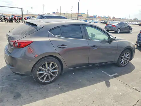 3MZBN1L32JM176484 — 2018 Mazda 3, photo 3 from Copart 14.10.2026, Minor dents and scratches