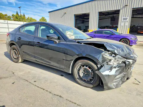 3MZBN1U76JM228927 — 2018 Mazda 3, foto 4 de Copart 27.10.2026, Parte delantera