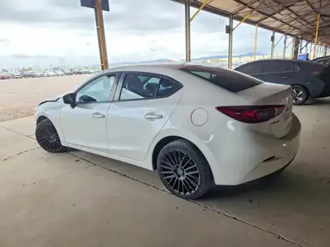 3MZBN1U73JM174163 — 2018 Mazda 3, zdjęcie 2 z Copart, Przód
