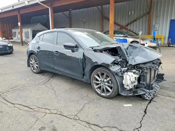 3MZBN1L3XJM191668 — 2018 Mazda 3, фото 4 с аукциона Copart, Передняя часть